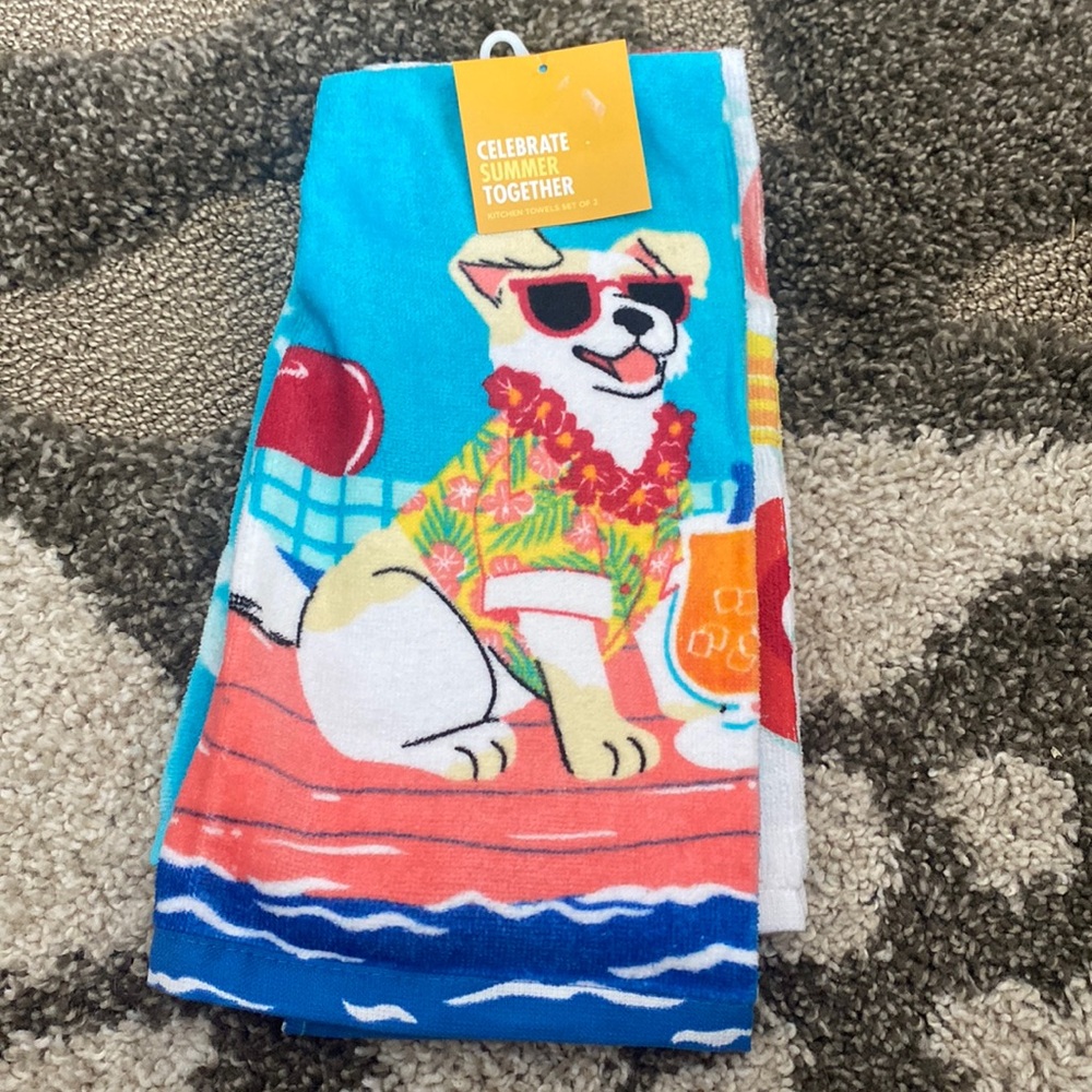 NEW. Set of 2. Summer Kitchen Towels with Dogs. ☀️🐕